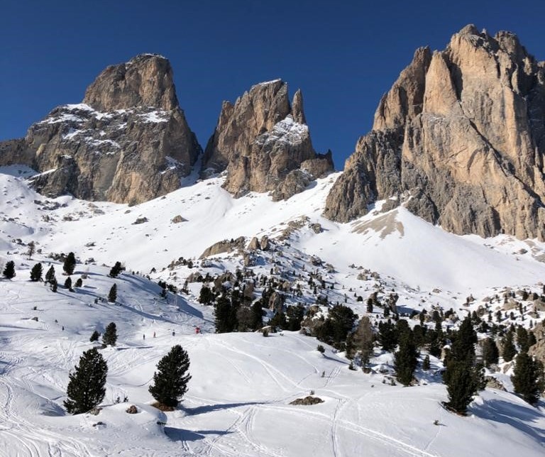 https://radiochablais.ch/images/2025/12/19/Val gardena.jpg